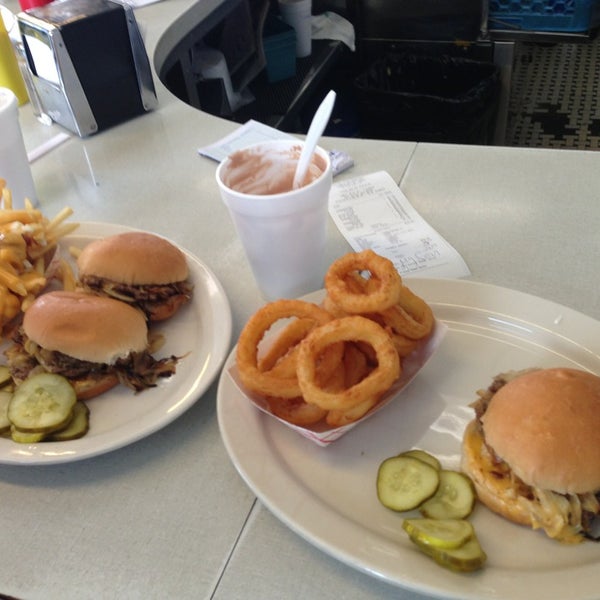 Photo taken at Hunter House Hamburgers by Hayley S. on 3/23/2013