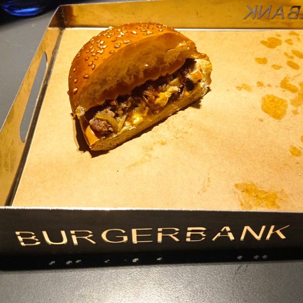 Das Foto wurde bei Burgerbank von MEMO💛💙 am 2/22/2021 aufgenommen