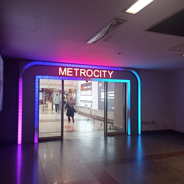 Das Foto wurde bei MetroCity von MEMO💛💙 am 9/18/2023 aufgenommen