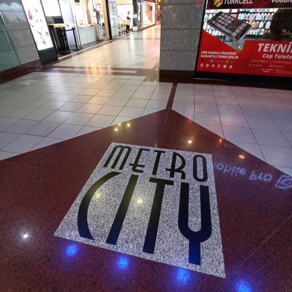 Foto scattata a MetroCity da MEMO💛💙 il 3/1/2022