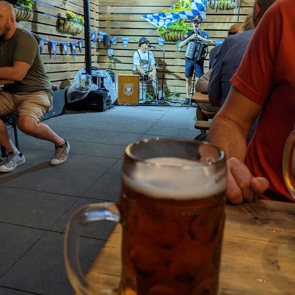 Foto scattata a Bärchen Beer Garden da Jim P. il 9/18/2022