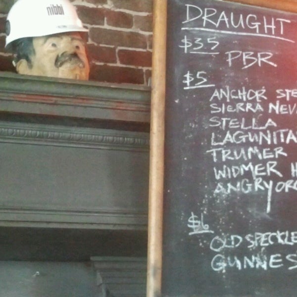6/4/2013 tarihinde Ben D.ziyaretçi tarafından Grumpy&#39;s American Pub'de çekilen fotoğraf