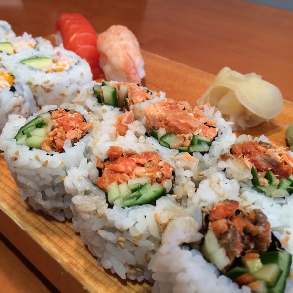 รูปภาพถ่ายที่ Sushi Itoga โดย Satoshi W. เมื่อ 9/17/2014