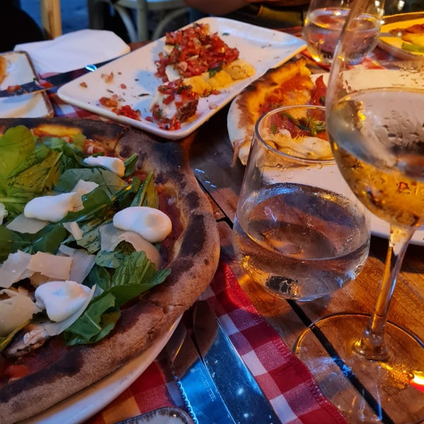 Photo prise au Il Vicino Pizzeria par N. Fulya U. le8/3/2023