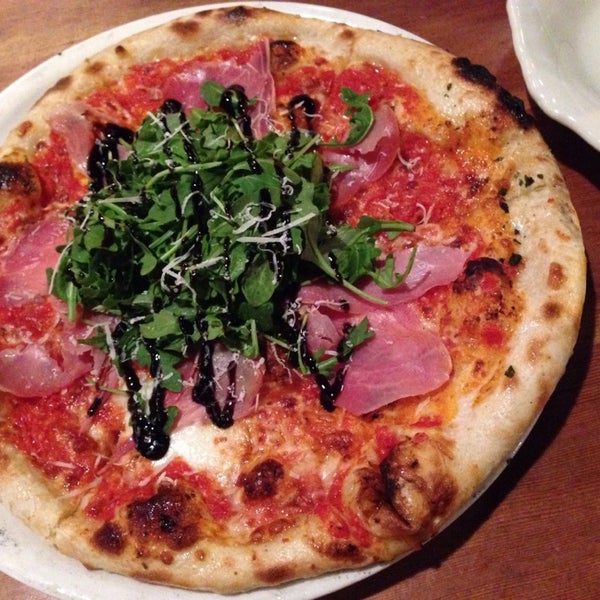 11/20/2013 tarihinde jennif p.ziyaretçi tarafından Pizzeria Fondi'de çekilen fotoğraf