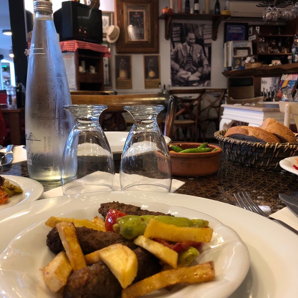 Das Foto wurde bei Begonvil Restaurant von Bülent Erol A. am 7/3/2018 aufgenommen