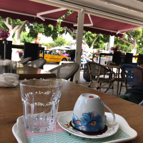 Foto diambil di Cafe Cafen - Cafe &amp; Bistro oleh Bülent Erol A. pada 5/20/2018