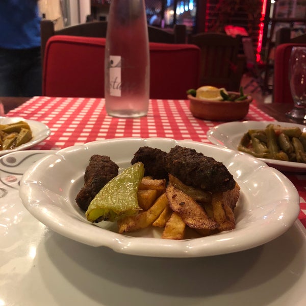 Das Foto wurde bei Begonvil Restaurant von Bülent Erol A. am 6/19/2018 aufgenommen
