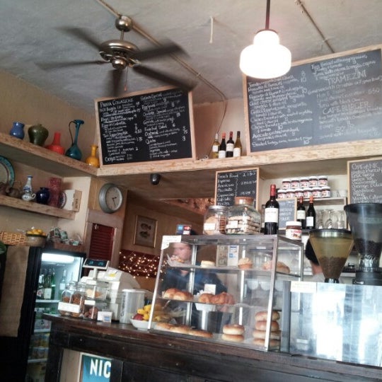 10/18/2012 tarihinde Devin W.ziyaretçi tarafından Cafe Panino Mucho Giusto'de çekilen fotoğraf