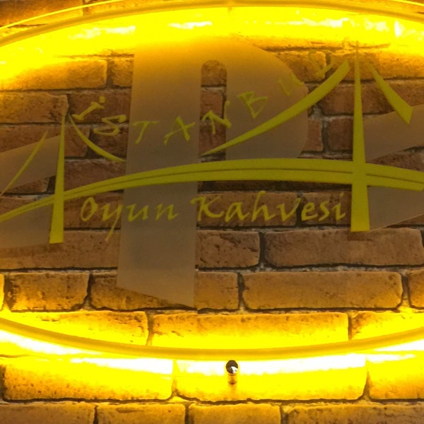 Foto diambil di İstanbul Oyun Kahvesi oleh Özkan A. pada 6/2/2016