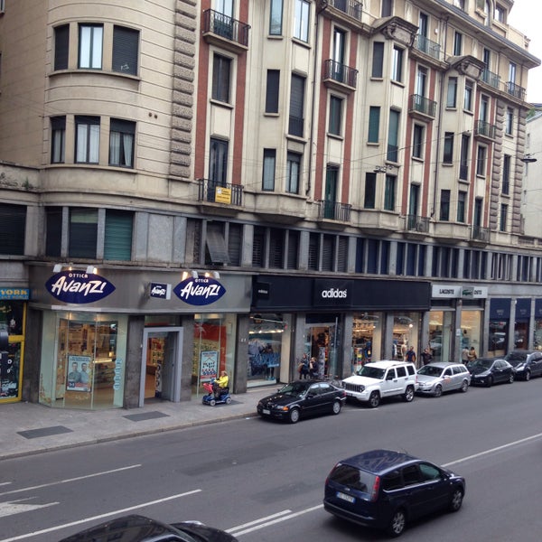 adidas Store - Negozio di articoli sportivi in Buenos Aires - Venezia