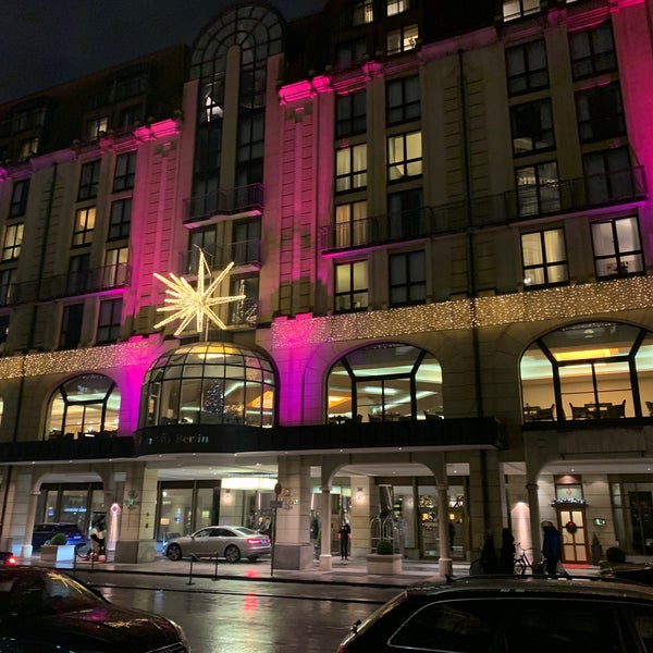 Foto diambil di Hilton Berlin oleh Victor M. pada 12/9/2019