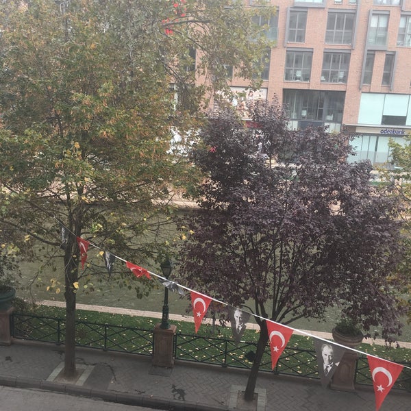 Снимок сделан в Sennacity Hotel пользователем Çağla T. 10/27/2019
