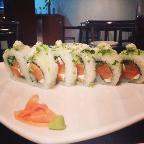 La mejor atención, el mejor sushi, me encanta el ambiente! Desde qué llego Luis nos hace sentir como en casa 🍣😍