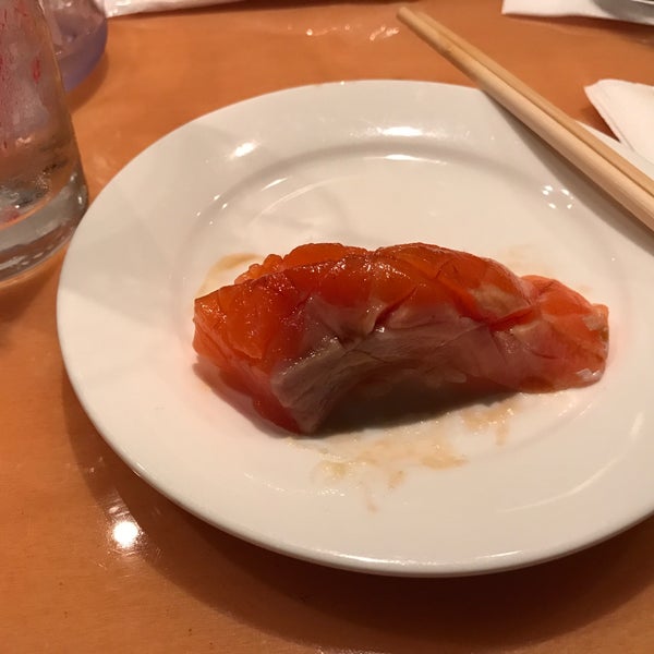 Снимок сделан в Ohshima Japanese Cuisine пользователем Jonny T. 8/19/2017