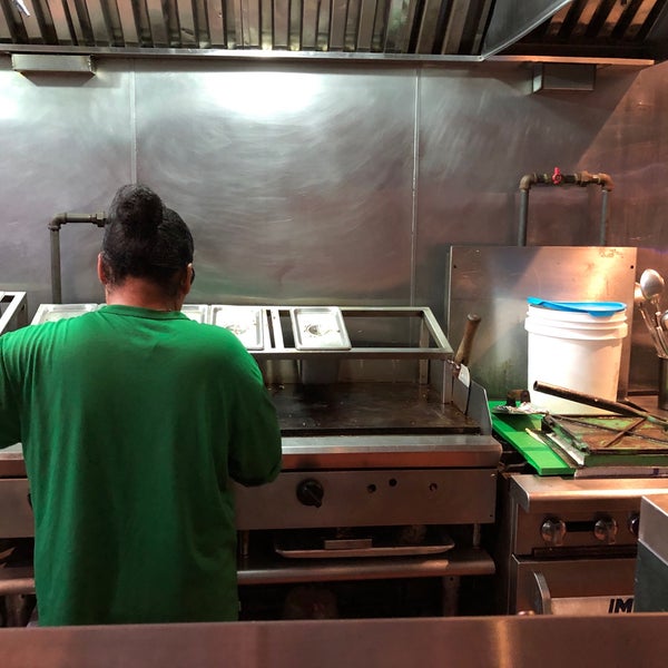 รูปภาพถ่ายที่ Tortilleria Mexicana Los Hermanos โดย Roger E. เมื่อ 8/19/2019