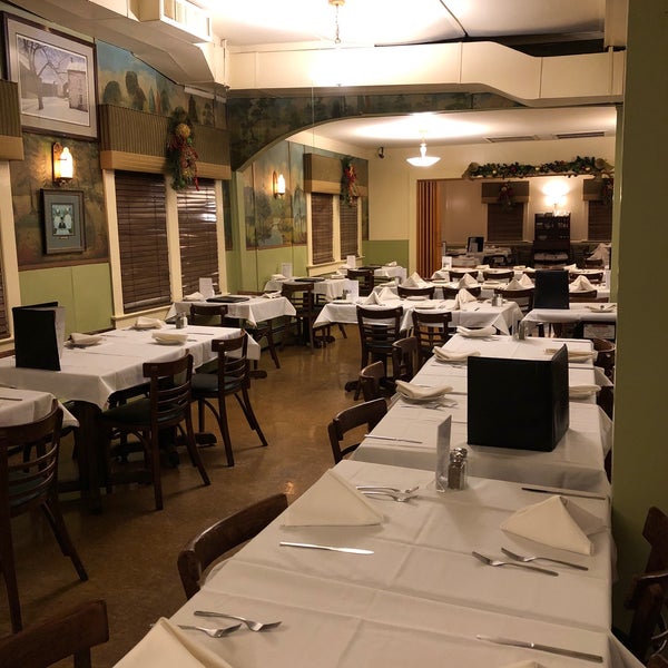 Photo taken at Sammy&#39;s Ye Old Cider Mill Restaurant by Roger E. on 1/4/2019