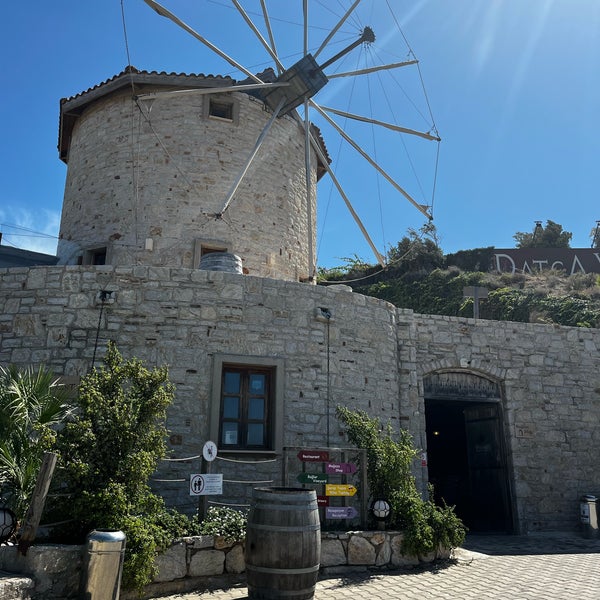 รูปภาพถ่ายที่ Datça Vineyard &amp; Winery โดย Sertan E. เมื่อ 9/23/2023