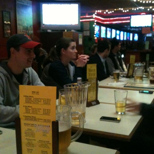 12/9/2012にCindy Z.がSummers Grill Restaurant &amp; Sports Barで撮った写真