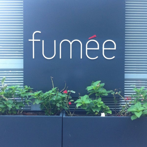 รูปภาพถ่ายที่ Fumée โดย Sait E. เมื่อ 8/21/2014