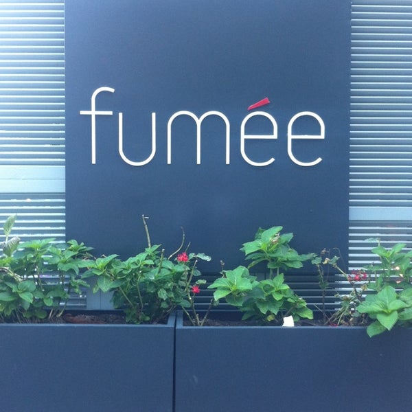 รูปภาพถ่ายที่ Fumée โดย Sait E. เมื่อ 9/9/2014