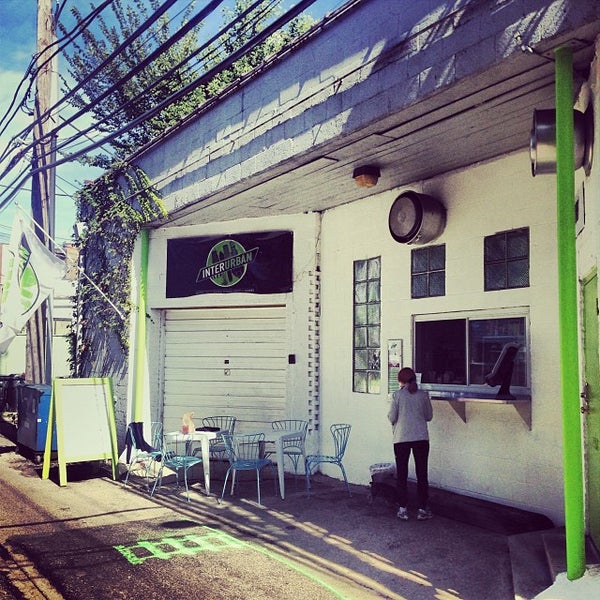 9/30/2013에 Justin B.님이 interurban cafe &amp; pastry에서 찍은 사진