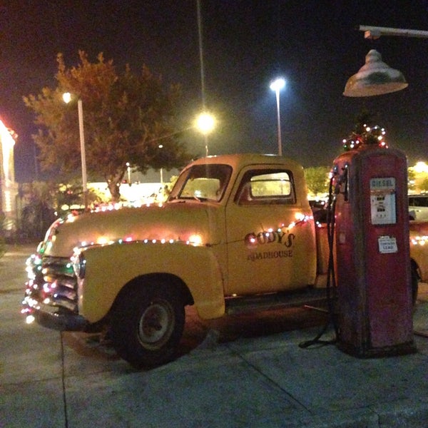 12/24/2015 tarihinde Dave C.ziyaretçi tarafından Cody&#39;s Original Roadhouse - BayPines'de çekilen fotoğraf