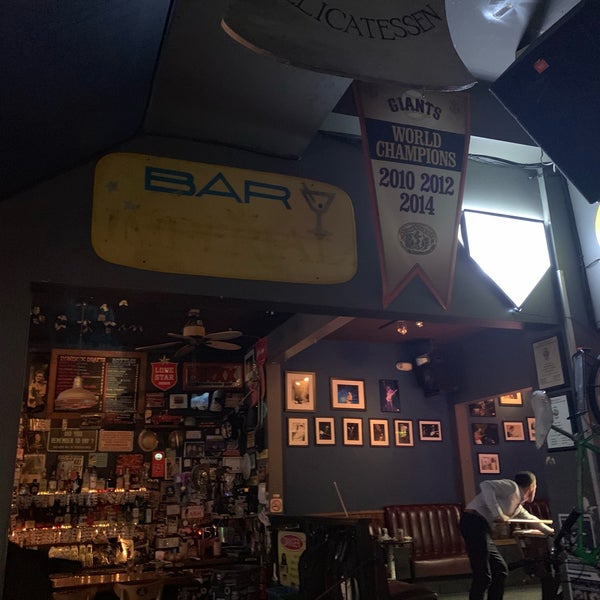 5/15/2019에 Conall O.님이 Bender&#39;s Bar &amp; Grill에서 찍은 사진