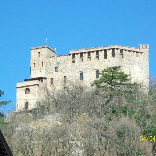 Foto tirada no(a) Castello di Zavattarello por Ivan G. em 12/4/2022