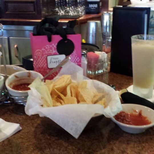 Снимок сделан в Abuelo&#39;s Mexican Restaurant пользователем Shawn F. 5/11/2014