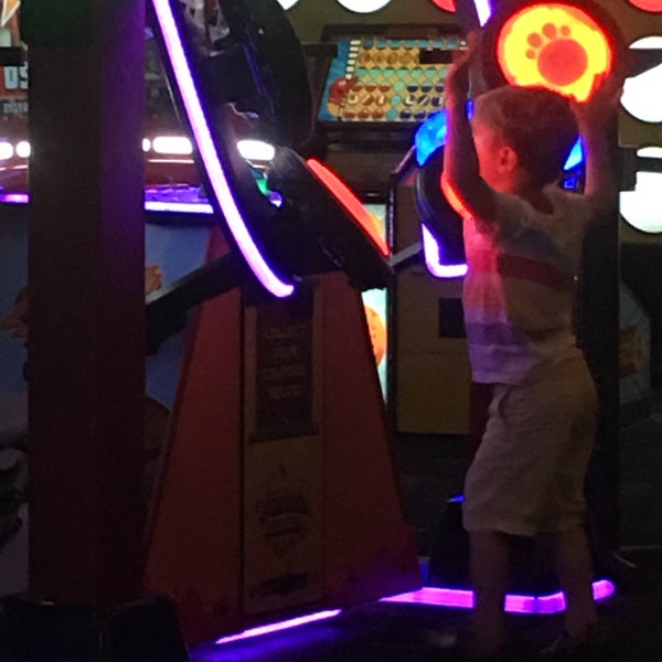 Photo taken at Dave &amp; Buster&#39;s by Avi H. on 10/9/2015