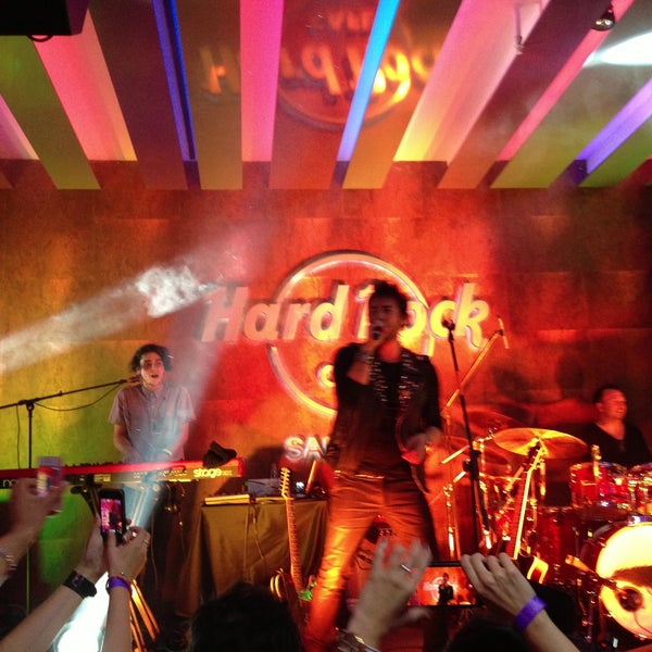 Photo taken at Hard Rock Cafe Santiago by Antonio G. on 4/19/2013