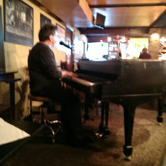 11/29/2014에 Tom님이 Big Shot Piano Lounge &amp; Restaurant에서 찍은 사진