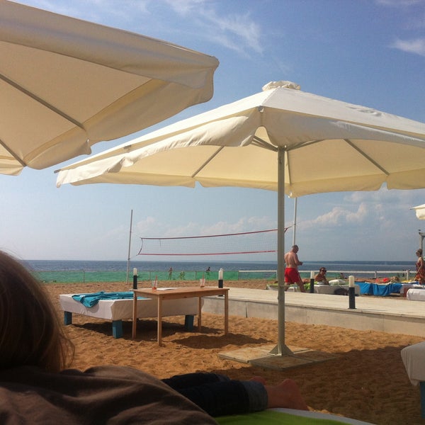 Снимок сделан в Ibiza Beach Bar пользователем Alexey A. 6/25/2013