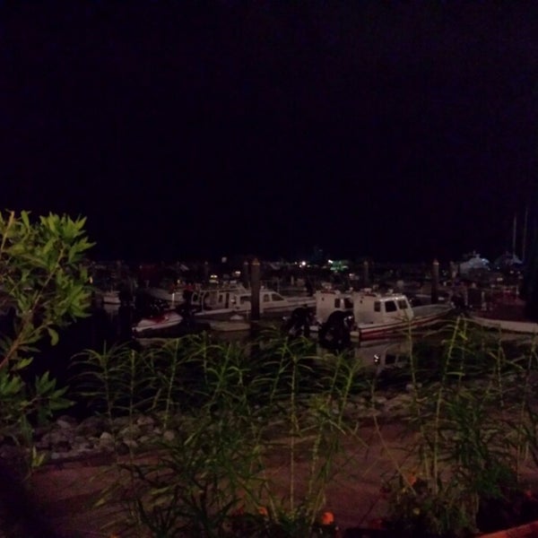 รูปภาพถ่ายที่ Seaview Restaurant โดย Ahmed Z. เมื่อ 1/8/2014
