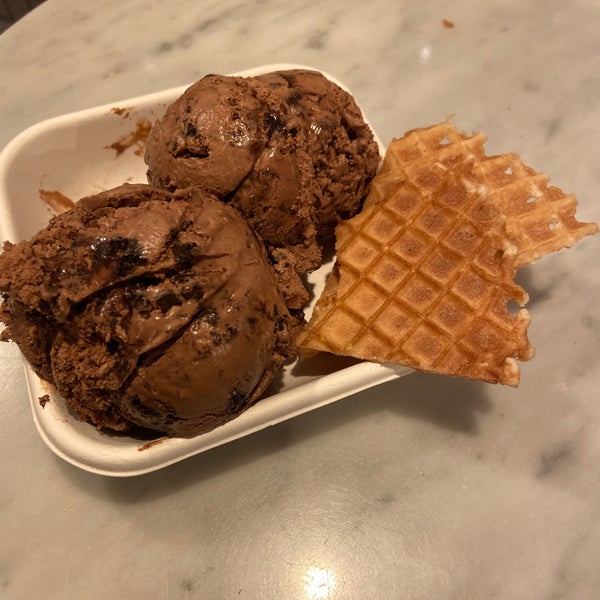 Photo prise au Jeni&#39;s Splendid Ice Creams par Emre S. le10/21/2019