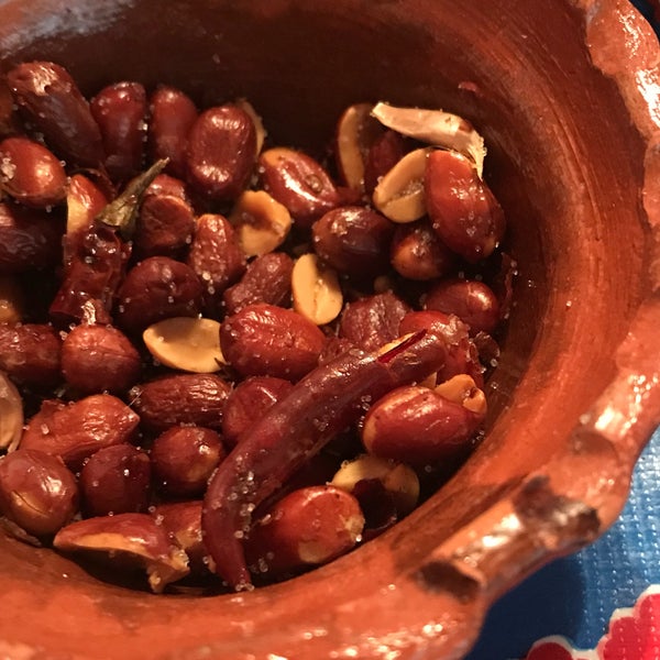 Foto diambil di Las Tlayudas - Comida Casual Oaxaqueña oleh Den__n pada 8/13/2018