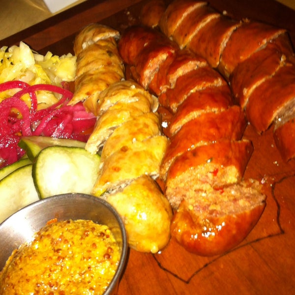 Foto tirada no(a) S&amp;M Sausage and Meat por Conrad &amp; Jenn R. em 12/25/2014