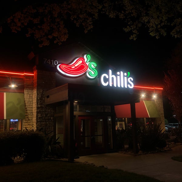 รูปภาพถ่ายที่ Chili&#39;s Grill &amp; Bar โดย Conrad &amp; Jenn R. เมื่อ 3/22/2019