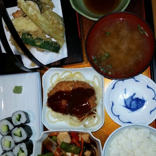 Photo taken at Hatcho Japanese Cuisine by Shauna R. on 10/19/2014