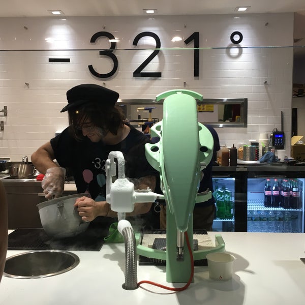 8/26/2016에 Ken Y.님이 -321° Ice Cream Shop에서 찍은 사진