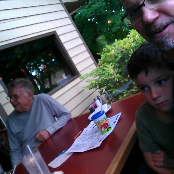 7/30/2013にMichael B.がRJ&#39;s Eateryで撮った写真
