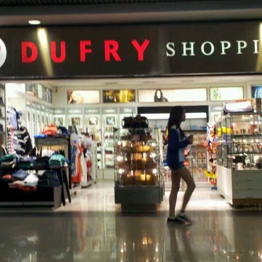 Das Foto wurde bei Dufry Shopping von Newton G. am 10/22/2012 aufgenommen