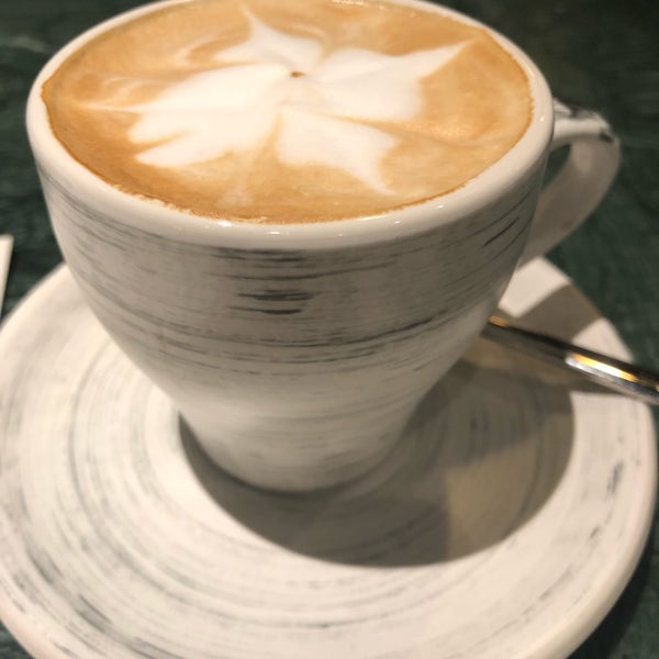 Foto tirada no(a) Crematology Coffee Roasters por shirley c. em 11/21/2018