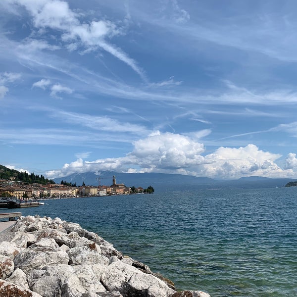Foto tirada no(a) Lago di Garda por Ingmar W. em 9/7/2019