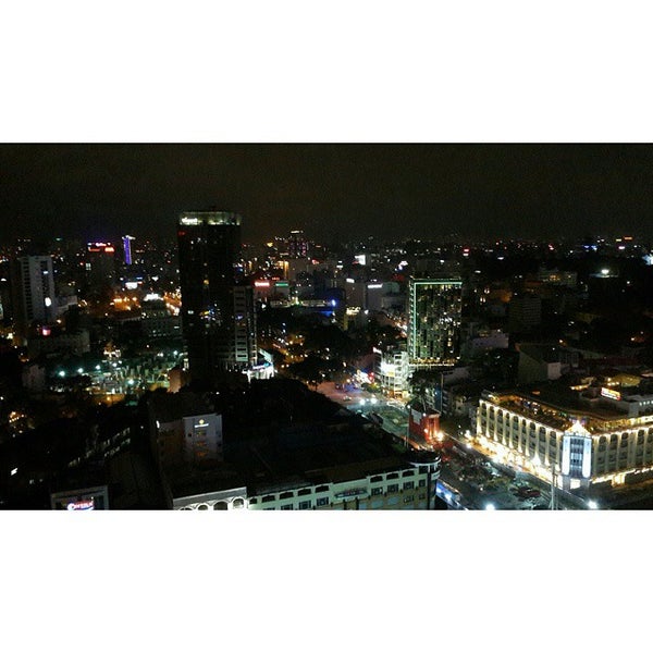 10/6/2014 tarihinde Yosef E.ziyaretçi tarafından Level23 Sheraton Saigon - Nightspot &amp; Wine Bar'de çekilen fotoğraf