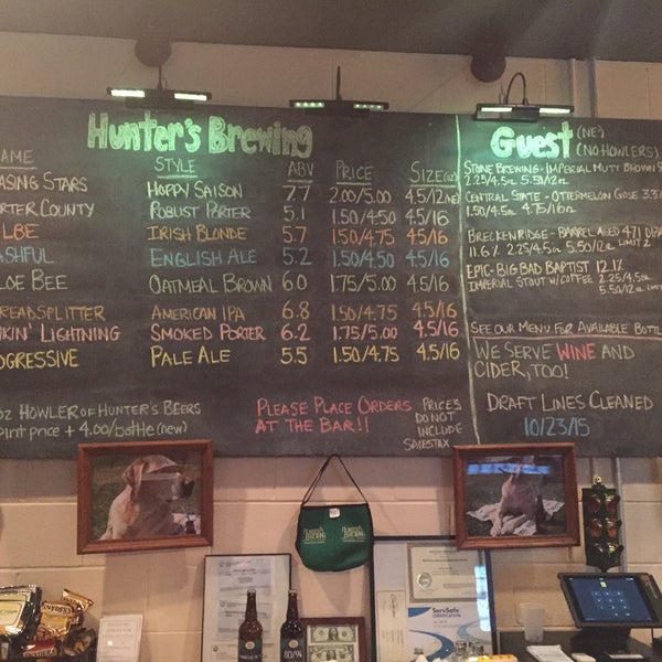 Photo taken at Hunter&#39;s Brewing by Alfred B. on 10/29/2015