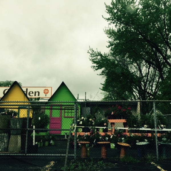 Chesterton Feed & Garden Flower Store