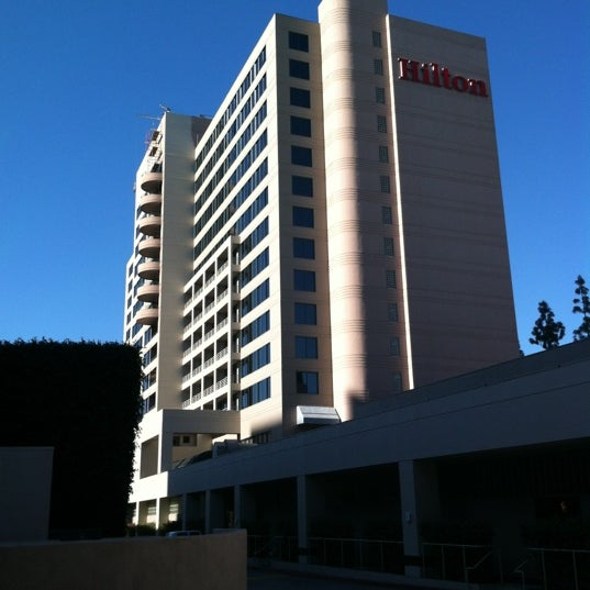 Photo taken at Hilton Woodland Hills/Los Angeles by Yosi F. on 12/11/2012