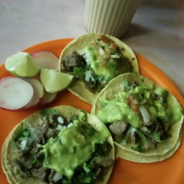 11/19/2017 tarihinde Sinuhé M.ziyaretçi tarafından Tacos El Bronco'de çekilen fotoğraf